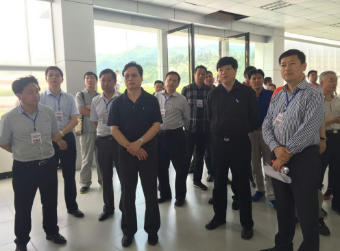 仟億達董事長鄭兩斌隨領(lǐng)導(dǎo)考察中 仟億達董事長鄭兩斌隨領(lǐng)導(dǎo)考察中