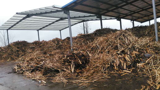 上圖為農(nóng)林廢棄物秸稈、木屑等
