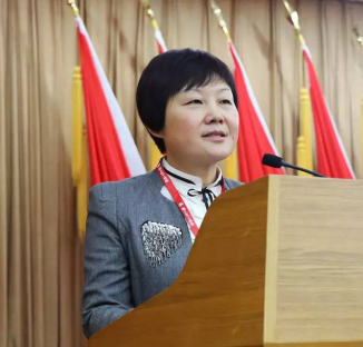 順義區(qū)工商聯(lián)黨組書記、順義區(qū)常務(wù)副主席單曉梅做工作報告